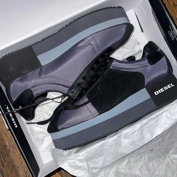 Hello I have a brand new pair sneakers for sale. - Picture 1 of 5